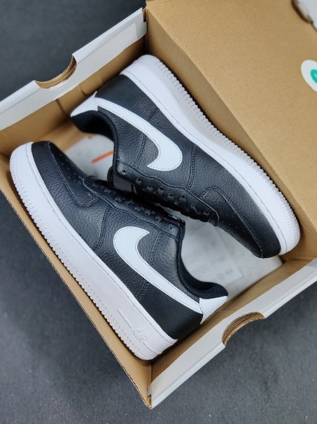 Premièrement : Les baskets Nike Air Force 1 femme sont bien plus qu’une simple paire de baskets – elles incarnent un style légendaire, un confort exceptionnel et une polyvalence inégalée.
