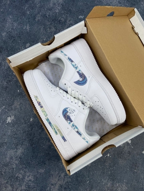 Premièrement : Les baskets Nike Air Force 1 femme sont bien plus qu’une simple paire de baskets – elles incarnent un style légendaire, un confort exceptionnel et une polyvalence inégalée.