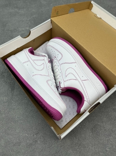 Premièrement : Les baskets Nike Air Force 1 femme sont bien plus qu’une simple paire de baskets – elles incarnent un style légendaire, un confort exceptionnel et une polyvalence inégalée.