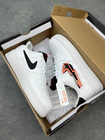 Premièrement : Les baskets Nike Air Force 1 femme sont bien plus qu’une simple paire de baskets – elles incarnent un style légendaire, un confort exceptionnel et une polyvalence inégalée.
