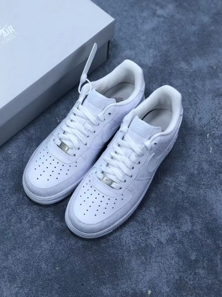 Premièrement : Les baskets Nike Air Force 1 Low femme incarnent l’alliance parfaite entre style intemporel et innovation technique.