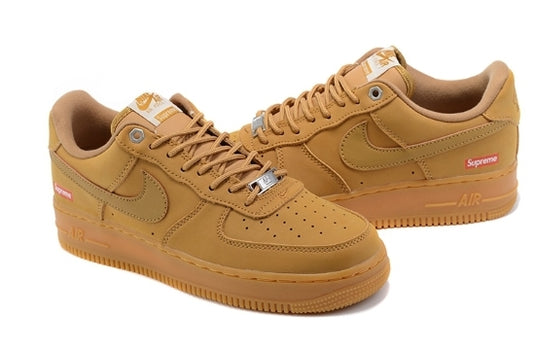 Premièrement : Les baskets Nike Air Force 1 Low femme incarnent l’alliance parfaite entre style intemporel et innovation technique.