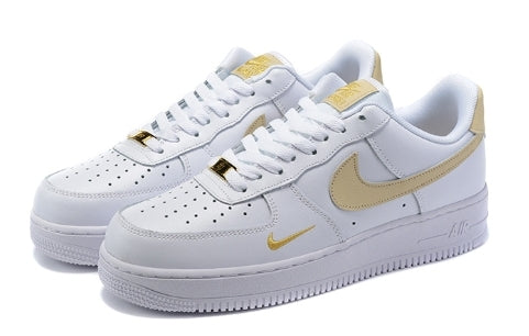 Premièrement : Les baskets Nike Air Force 1 femme sont bien plus qu’une simple paire de baskets – elles incarnent un style légendaire, un confort exceptionnel et une polyvalence inégalée.