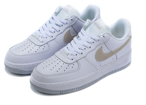 Premièrement : Les baskets Nike Air Force 1 femme sont bien plus qu’une simple paire de baskets – elles incarnent un style légendaire, un confort exceptionnel et une polyvalence inégalée.