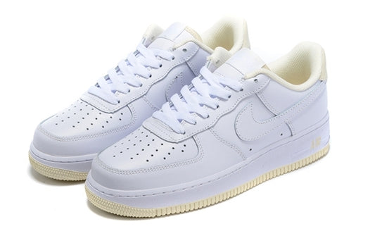 Premièrement : Les baskets Nike Air Force 1 femme sont bien plus qu’une simple paire de baskets – elles incarnent un style légendaire, un confort exceptionnel et une polyvalence inégalée.