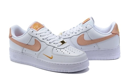 Premièrement : Les baskets Nike Air Force 1 femme sont bien plus qu’une simple paire de baskets – elles incarnent un style légendaire, un confort exceptionnel et une polyvalence inégalée.