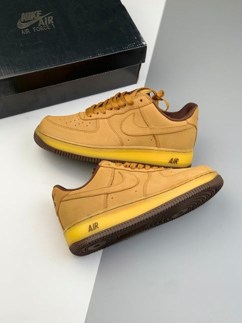 Premièrement : Les baskets Nike Air Force 1 Low femme incarnent l’alliance parfaite entre style intemporel et innovation technique.