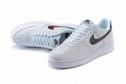 Premièrement : Les baskets Nike Air Force 1 Low femme incarnent l’alliance parfaite entre style intemporel et innovation technique.