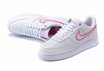 Premièrement : Les baskets Nike Air Force 1 Low femme incarnent l’alliance parfaite entre style intemporel et innovation technique.