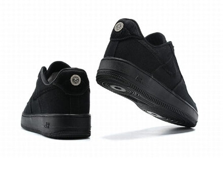 Premièrement : Les baskets Nike Air Force 1 Low femme incarnent l’alliance parfaite entre style intemporel et innovation technique.