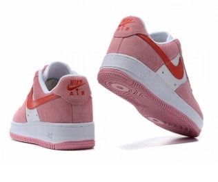 Premièrement : Les baskets Nike Air Force 1 Low femme incarnent l’alliance parfaite entre style intemporel et innovation technique.