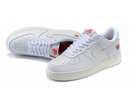 Premièrement : Les baskets Nike Air Force 1 Low femme incarnent l’alliance parfaite entre style intemporel et innovation technique.