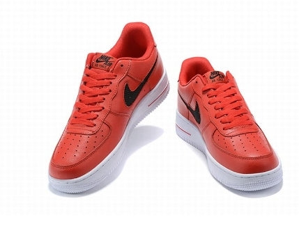 Premièrement : Les baskets Nike Air Force 1 femme sont bien plus qu’une simple paire de baskets – elles incarnent un style légendaire, un confort exceptionnel et une polyvalence inégalée.