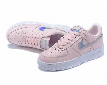 Premièrement : Les baskets Nike Air Force 1 femme sont bien plus qu’une simple paire de baskets – elles incarnent un style légendaire, un confort exceptionnel et une polyvalence inégalée.