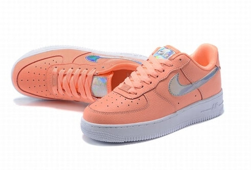 Premièrement : Les baskets Nike Air Force 1 femme sont bien plus qu’une simple paire de baskets – elles incarnent un style légendaire, un confort exceptionnel et une polyvalence inégalée.
