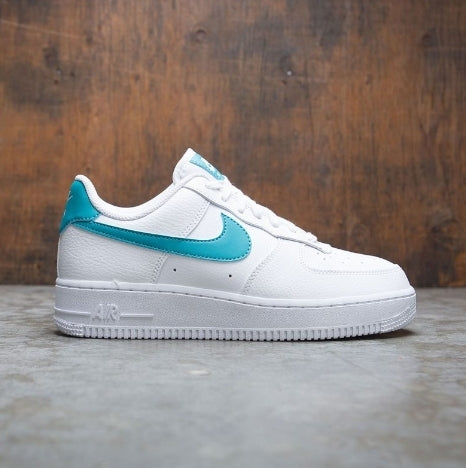 Premièrement : Les baskets Nike Air Force 1 Low femme incarnent l’alliance parfaite entre style intemporel et innovation technique.