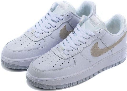 Premièrement : Les baskets Nike Air Force 1 femme sont bien plus qu’une simple paire de baskets – elles incarnent un style légendaire, un confort exceptionnel et une polyvalence inégalée.