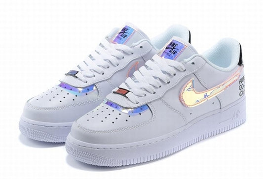 Premièrement : Les baskets Nike Air Force 1 femme sont bien plus qu’une simple paire de baskets – elles incarnent un style légendaire, un confort exceptionnel et une polyvalence inégalée.