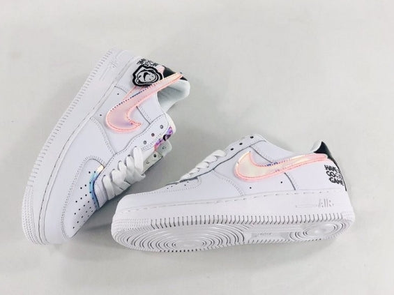 Premièrement : Les baskets Nike Air Force 1 Low femme incarnent l’alliance parfaite entre style intemporel et innovation technique.
