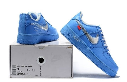 Premièrement : Les baskets  Nike Air Force 1 High Femme réinventent la silhouette classique avec un design montant emblématique.