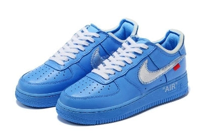 Premièrement : Les baskets  Nike Air Force 1 High Femme réinventent la silhouette classique avec un design montant emblématique.