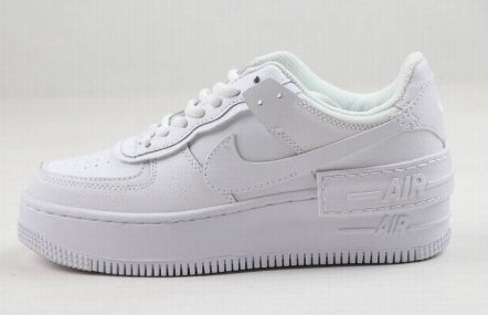 Premièrement : Les baskets Nike Air Force 1 Low femme incarnent l’alliance parfaite entre style intemporel et innovation technique.