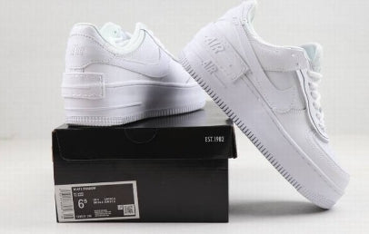 Premièrement : Les baskets Nike Air Force 1 Low femme incarnent l’alliance parfaite entre style intemporel et innovation technique.