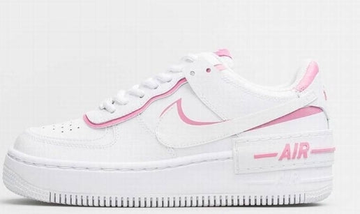 Premièrement : Les baskets Nike Air Force 1 Low femme incarnent l’alliance parfaite entre style intemporel et innovation technique.