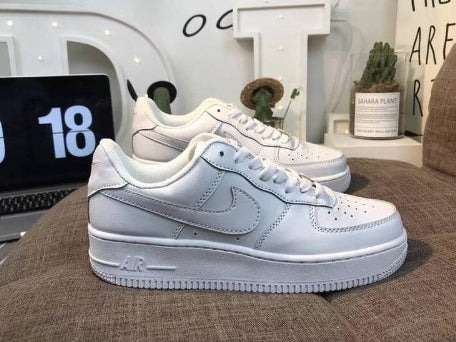 Premièrement : Les baskets Nike Air Force 1 Low femme incarnent l’alliance parfaite entre style intemporel et innovation technique.