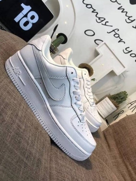 Premièrement : Les baskets Nike Air Force 1 Low femme incarnent l’alliance parfaite entre style intemporel et innovation technique.