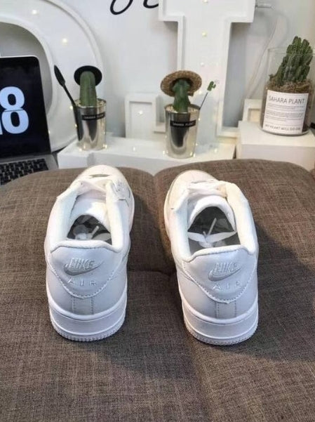 Premièrement : Les baskets Nike Air Force 1 Low femme incarnent l’alliance parfaite entre style intemporel et innovation technique.