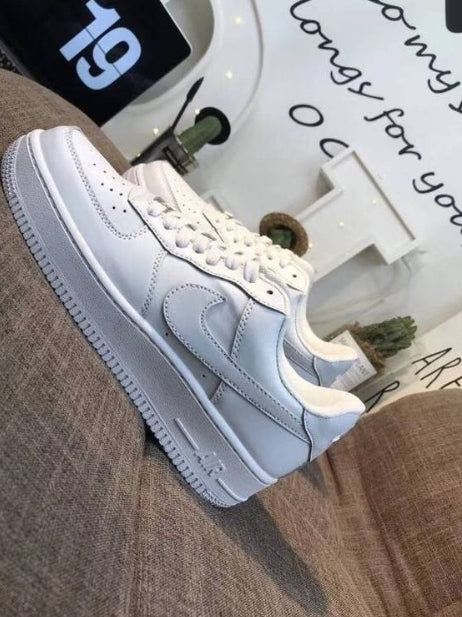 Premièrement : Les baskets Nike Air Force 1 Low femme incarnent l’alliance parfaite entre style intemporel et innovation technique.
