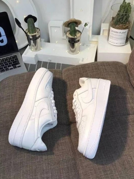 Premièrement : Les baskets Nike Air Force 1 Low femme incarnent l’alliance parfaite entre style intemporel et innovation technique.