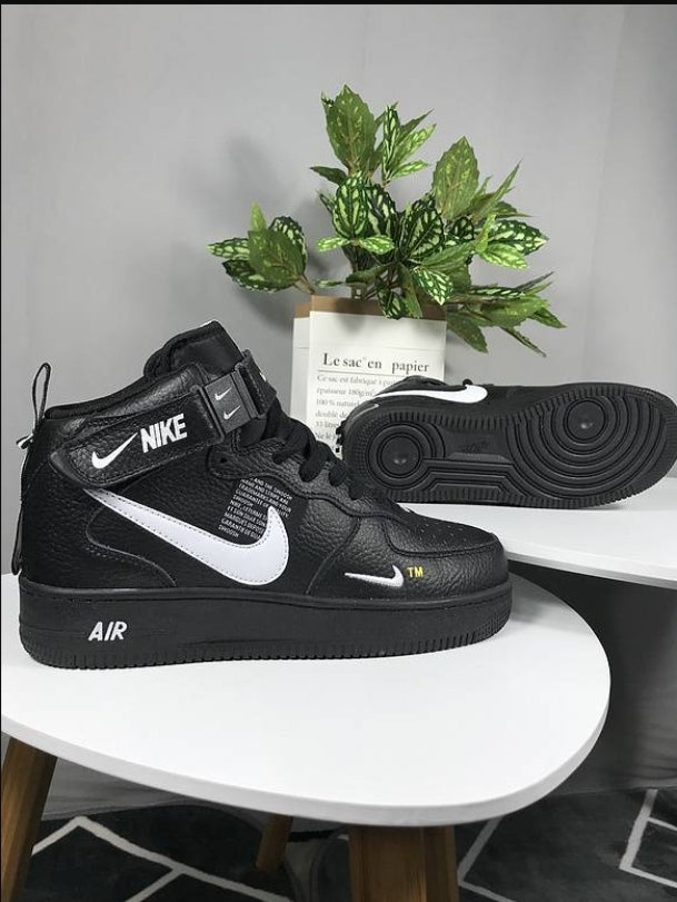 Premièrement : Les baskets Nike Air Force 1 Low femme incarnent l’alliance parfaite entre style intemporel et innovation technique.