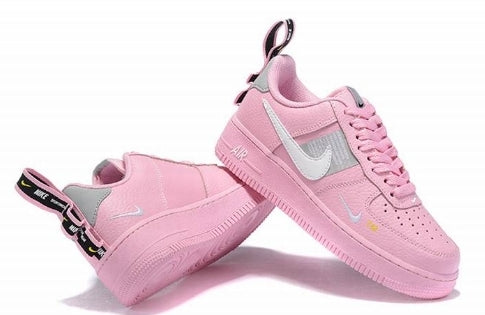 Premièrement : Les baskets Nike Air Force 1 Low femme incarnent l’alliance parfaite entre style intemporel et innovation technique.
