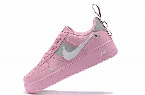 Premièrement : Les baskets Nike Air Force 1 Low femme incarnent l’alliance parfaite entre style intemporel et innovation technique.
