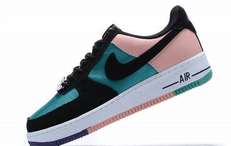 Premièrement : Les baskets Nike Air Force 1 Low femme incarnent l’alliance parfaite entre style intemporel et innovation technique.