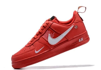 Premièrement : Les baskets Nike Air Force 1 Low femme incarnent l’alliance parfaite entre style intemporel et innovation technique.