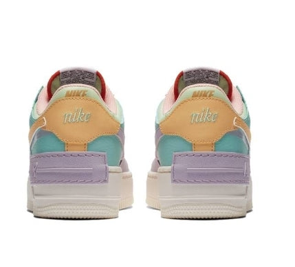 Premièrement : Les baskets Nike Air Force 1 Low femme incarnent l’alliance parfaite entre style intemporel et innovation technique.