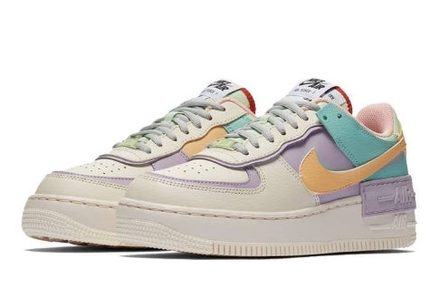 Premièrement : Les baskets Nike Air Force 1 Low femme incarnent l’alliance parfaite entre style intemporel et innovation technique.