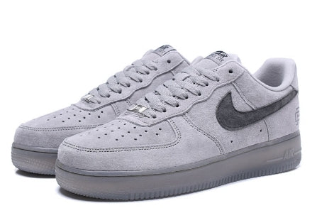 Premièrement : Les baskets Nike Air Force 1 Low femme incarnent l’alliance parfaite entre style intemporel et innovation technique.