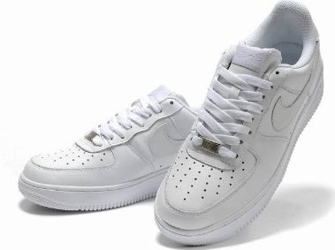 Premièrement : Les baskets Nike Air Force 1 Low femme incarnent l’alliance parfaite entre style intemporel et innovation technique.