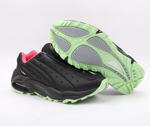 Les baskets Nike Hot Step Air Terra x NOCTA "Black-Green" Femme combinent le style avant-gardiste de Drake avec la technologie Nike.