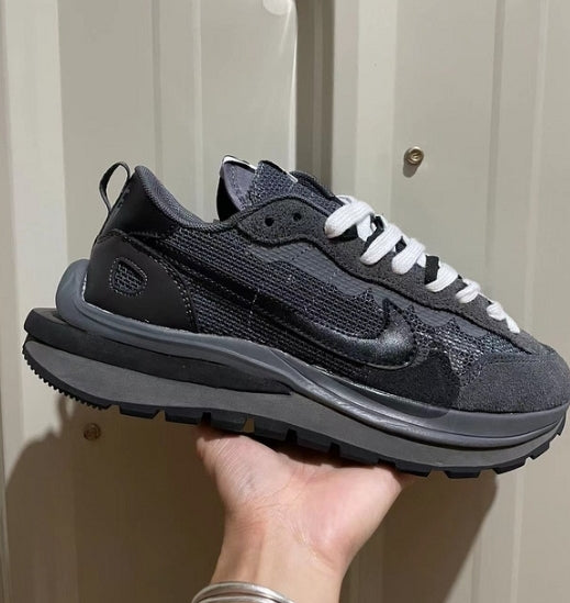 Baskets Nike LD Waffle X Sacai Femme sont un témoignage de l'engagement de Nike à combiner style et innovation.