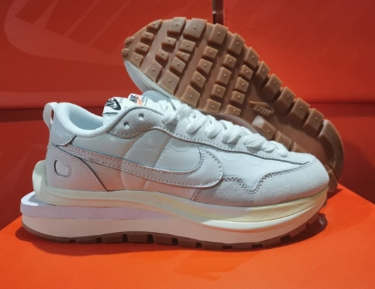 Baskets Nike LD Waffle X Sacai Femme sont un témoignage de l'engagement de Nike à combiner style et innovation.