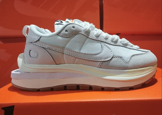 Baskets Nike LD Waffle X Sacai Femme sont un témoignage de l'engagement de Nike à combiner style et innovation.