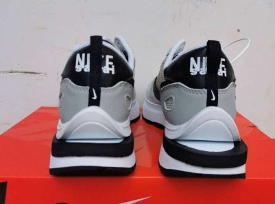 Baskets Nike LD Waffle X Sacai Femme sont un témoignage de l'engagement de Nike à combiner style et innovation.