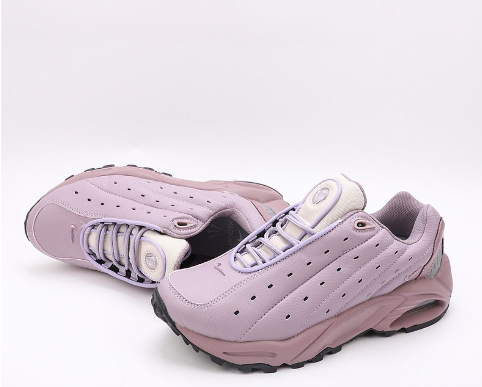 Les baskets Nike Air Terra X NOCTA offrent un style emblématique et une performance exceptionnelle.

design distinctif. Pas cher. Le moins cher.