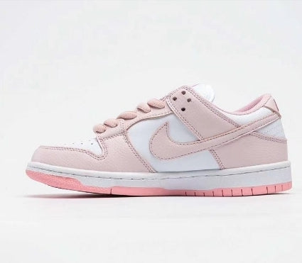 les baskets Nike SB Dunk femme Low sont un témoignage de l'engagement de Nike à combiner style et innovation.