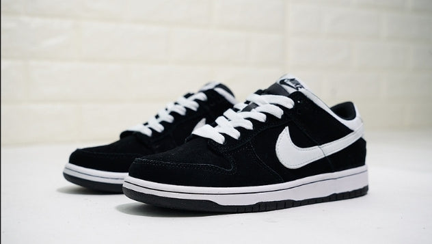les baskets Nike SB Dunk femme Low sont un témoignage de l'engagement de Nike à combiner style et innovation.